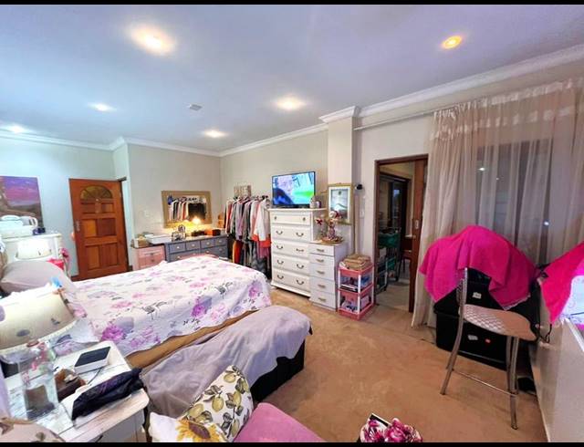 4 BEDROOM TOWNHOUSE FOR SALE IN MANABA BEACH